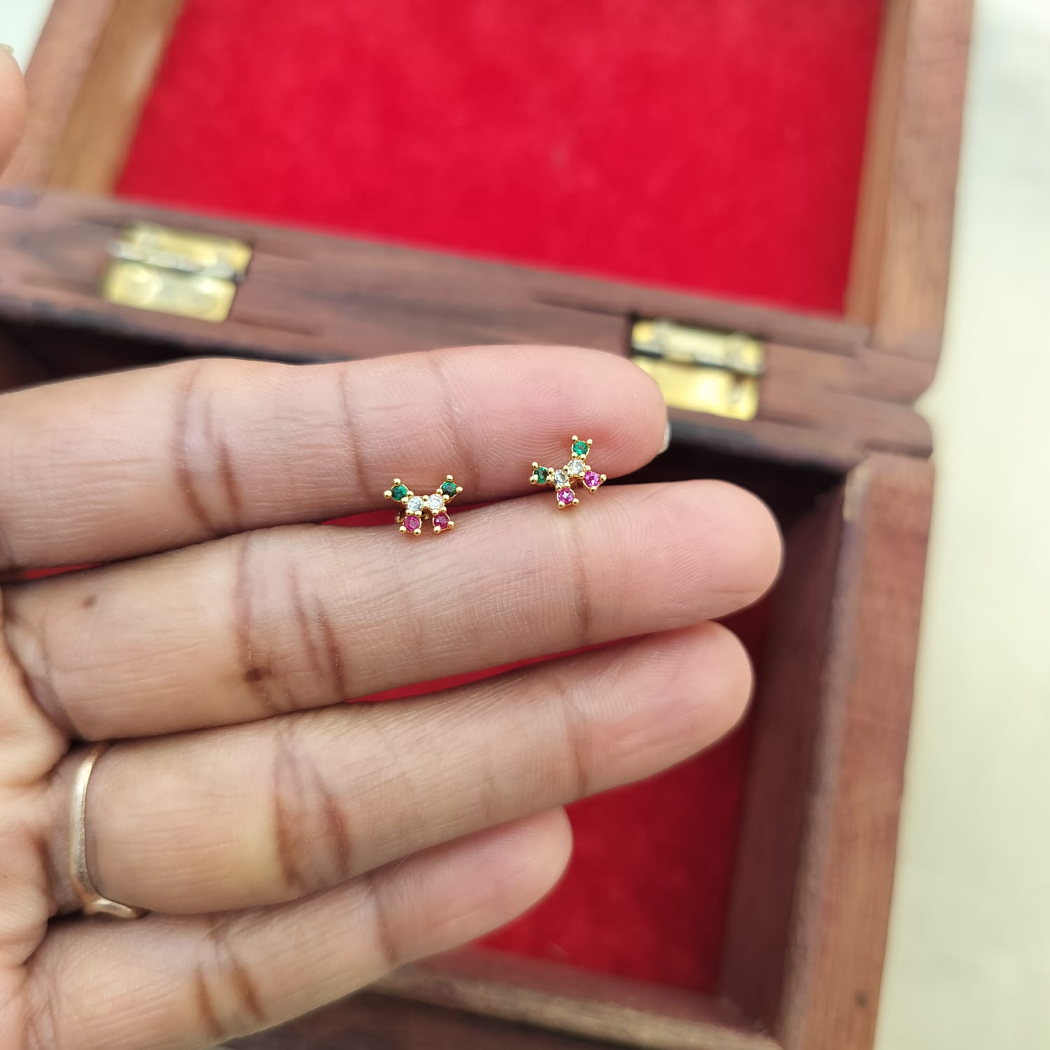 Bow-Baby stud