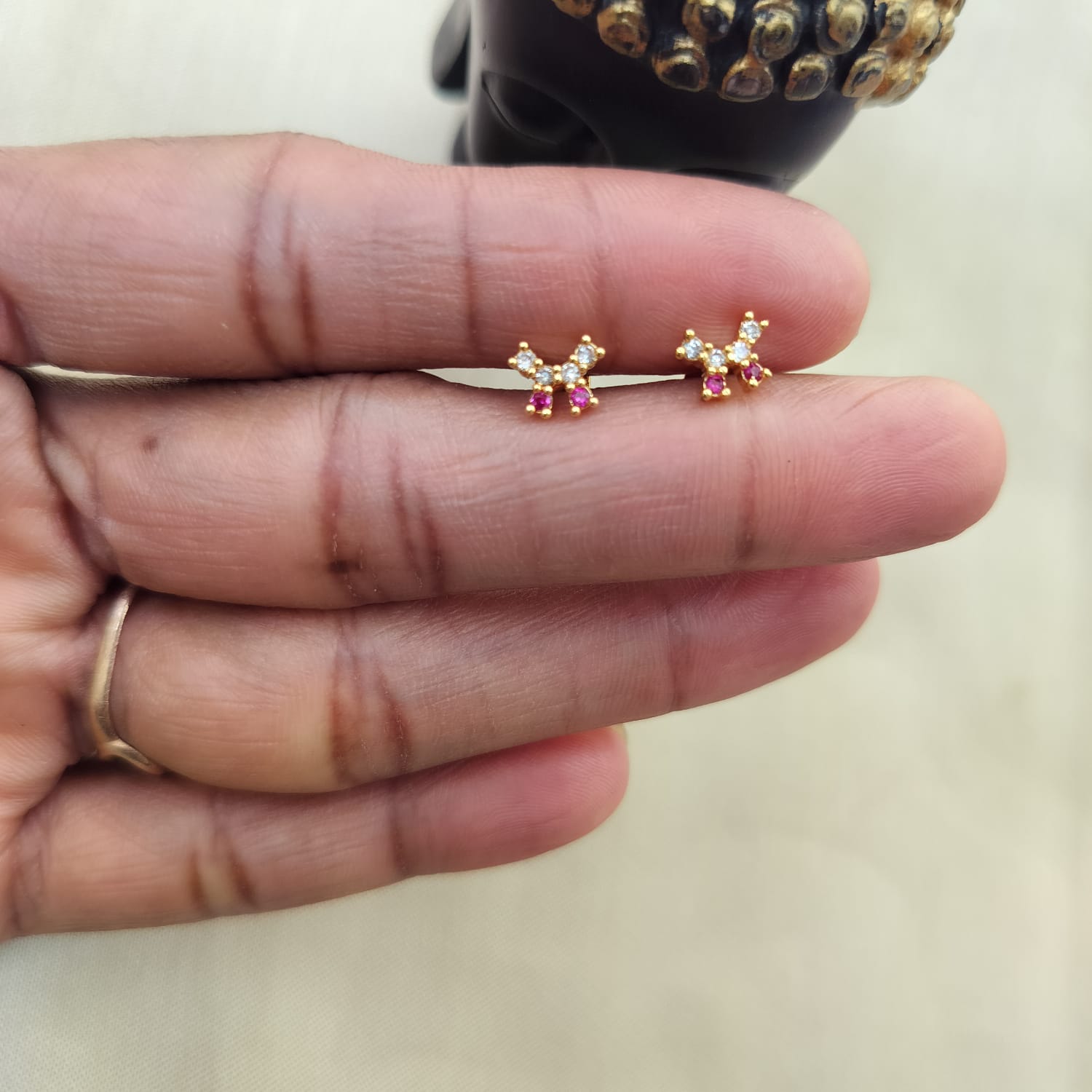 Bow-Baby stud