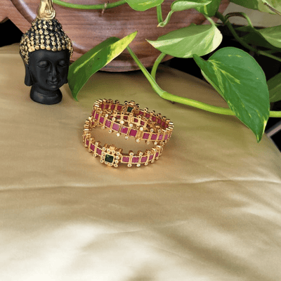 Kempu Square Bangle – Openable