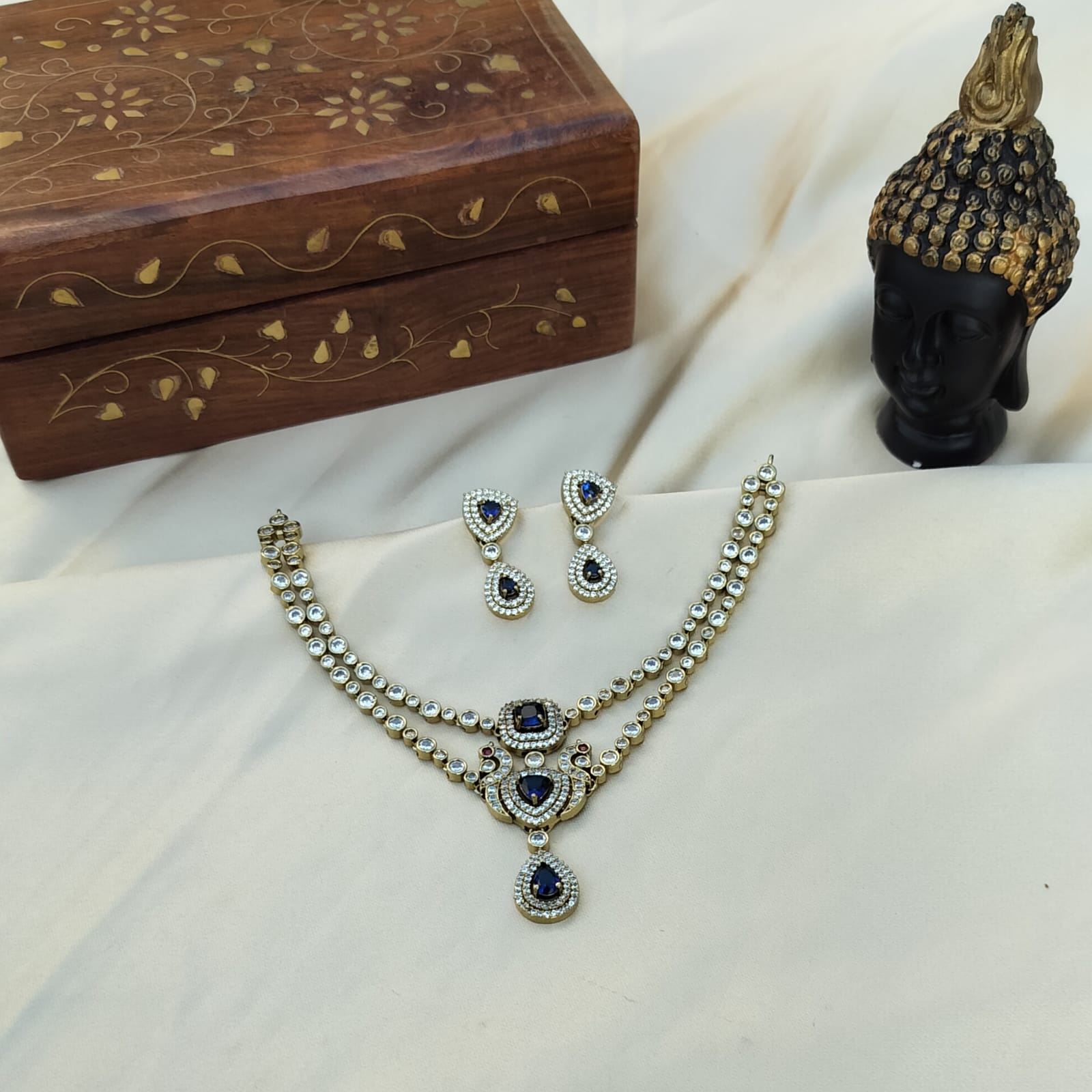 Ruchi Dual Layered Neckpiece