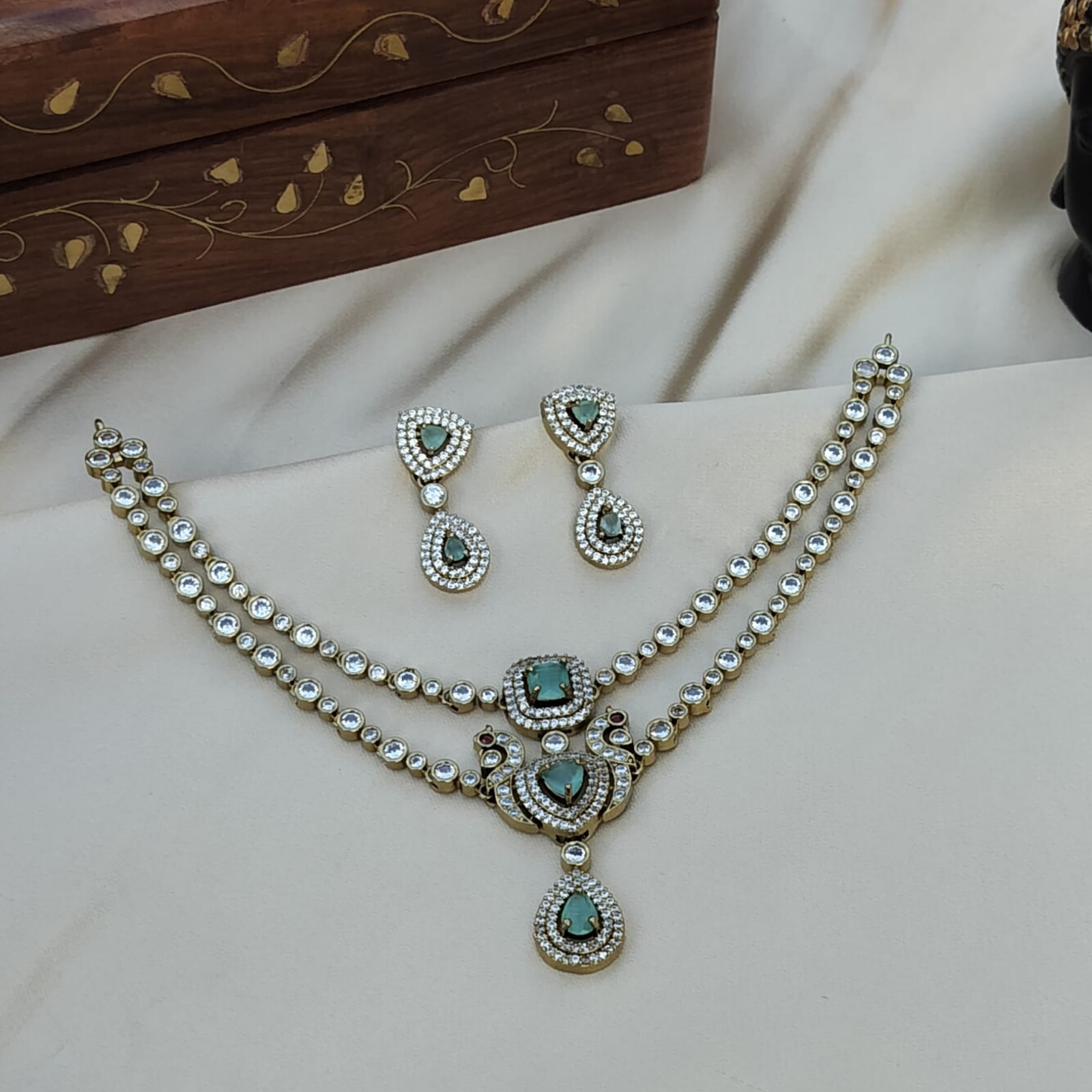 Ruchi Dual Layered Neckpiece