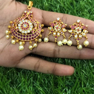 Flower Shape Real Kemp Stone Pendant