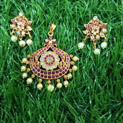 Flower Shape Real Kemp Stone Pendant