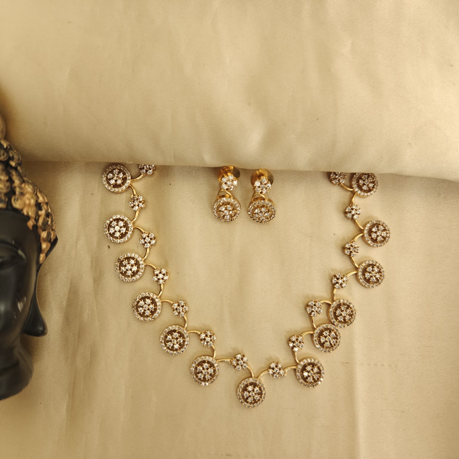 Yahu-Daimand lookalike necklace