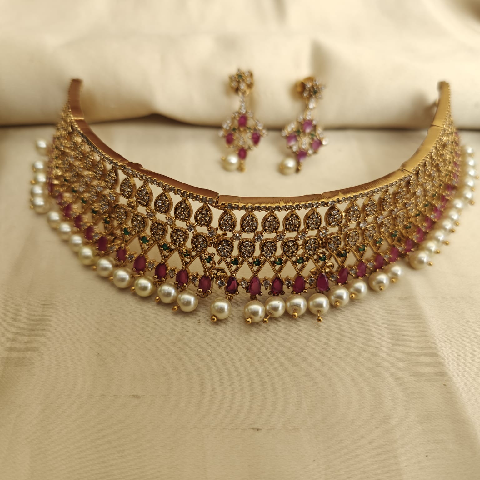 Maya-A D Chocker