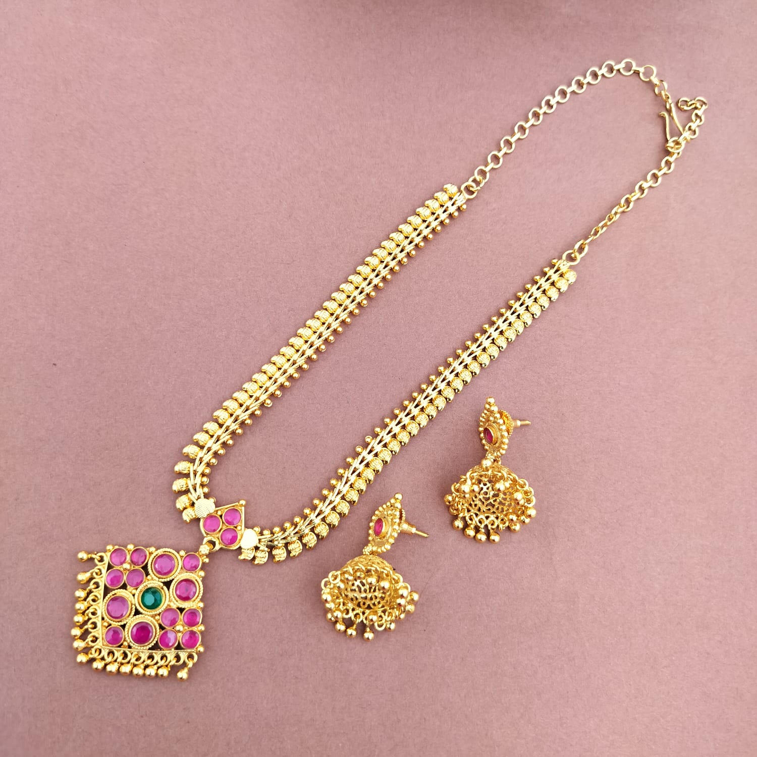 Kempu Attigai Set