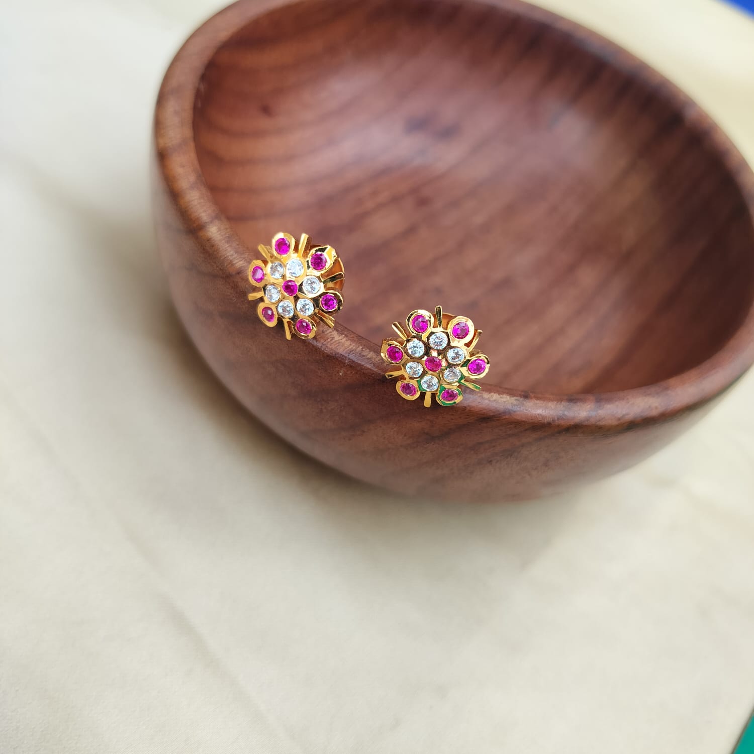 Pachaloha studs earings