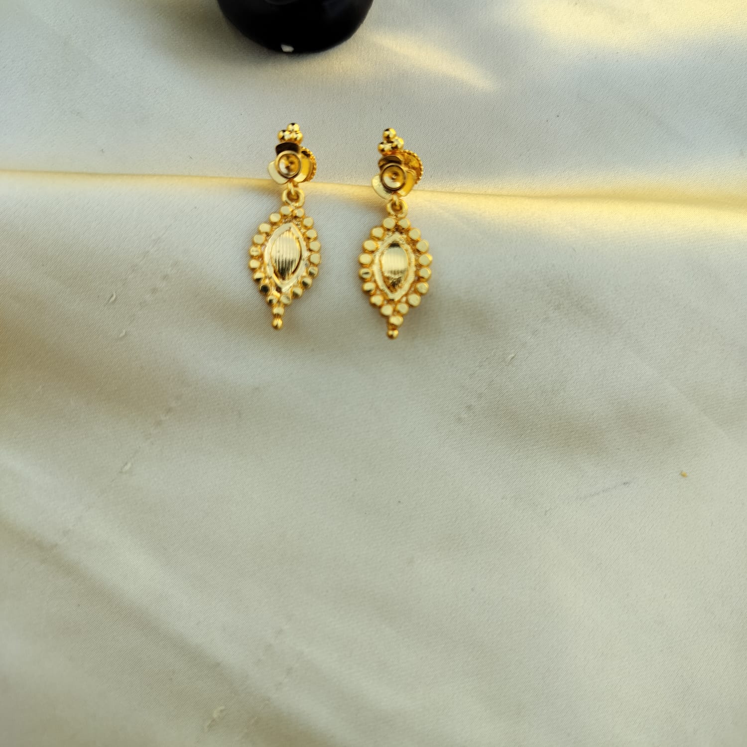 gold replica earing 
