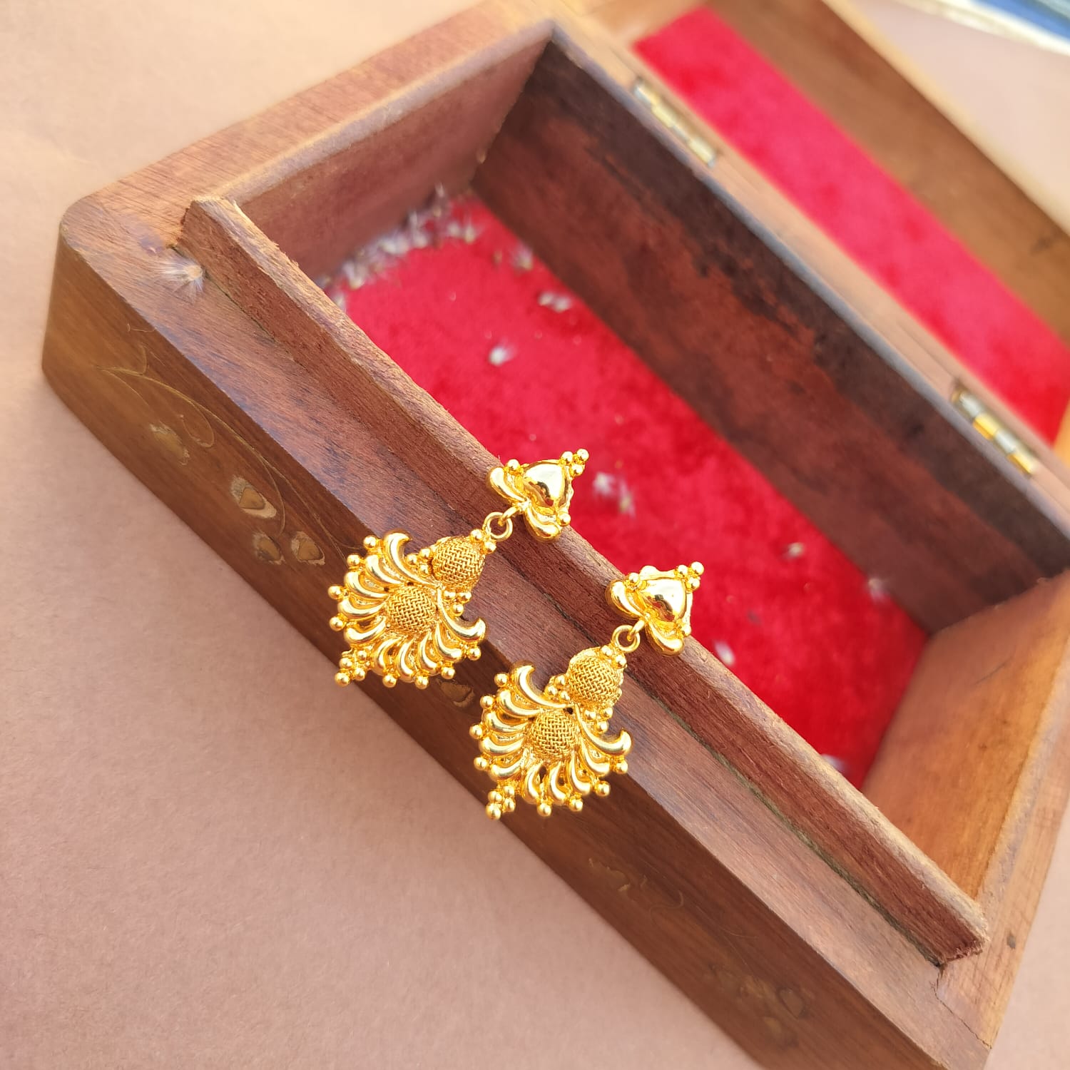 Gold replica earings 