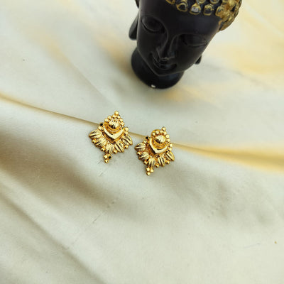 Gold replica stud 