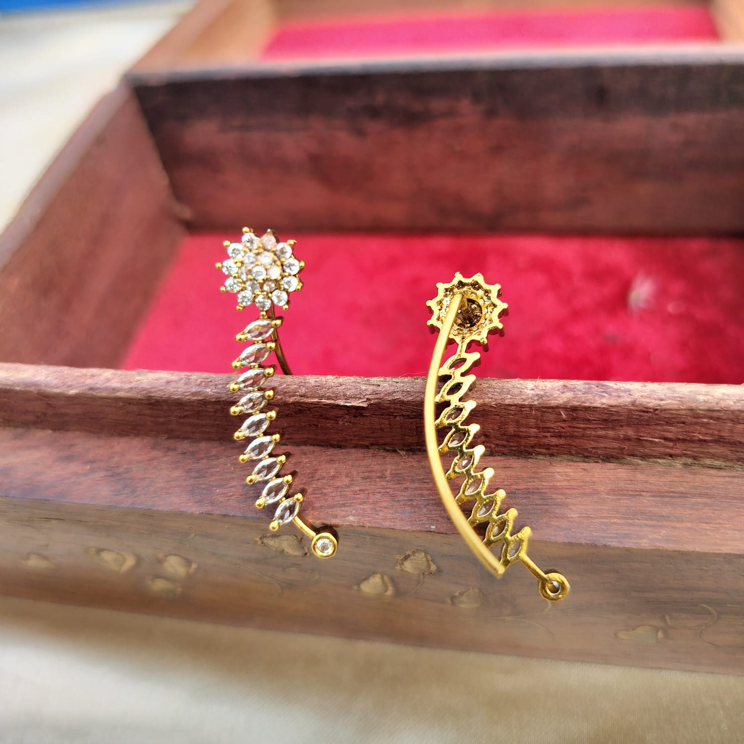 Ear cuff