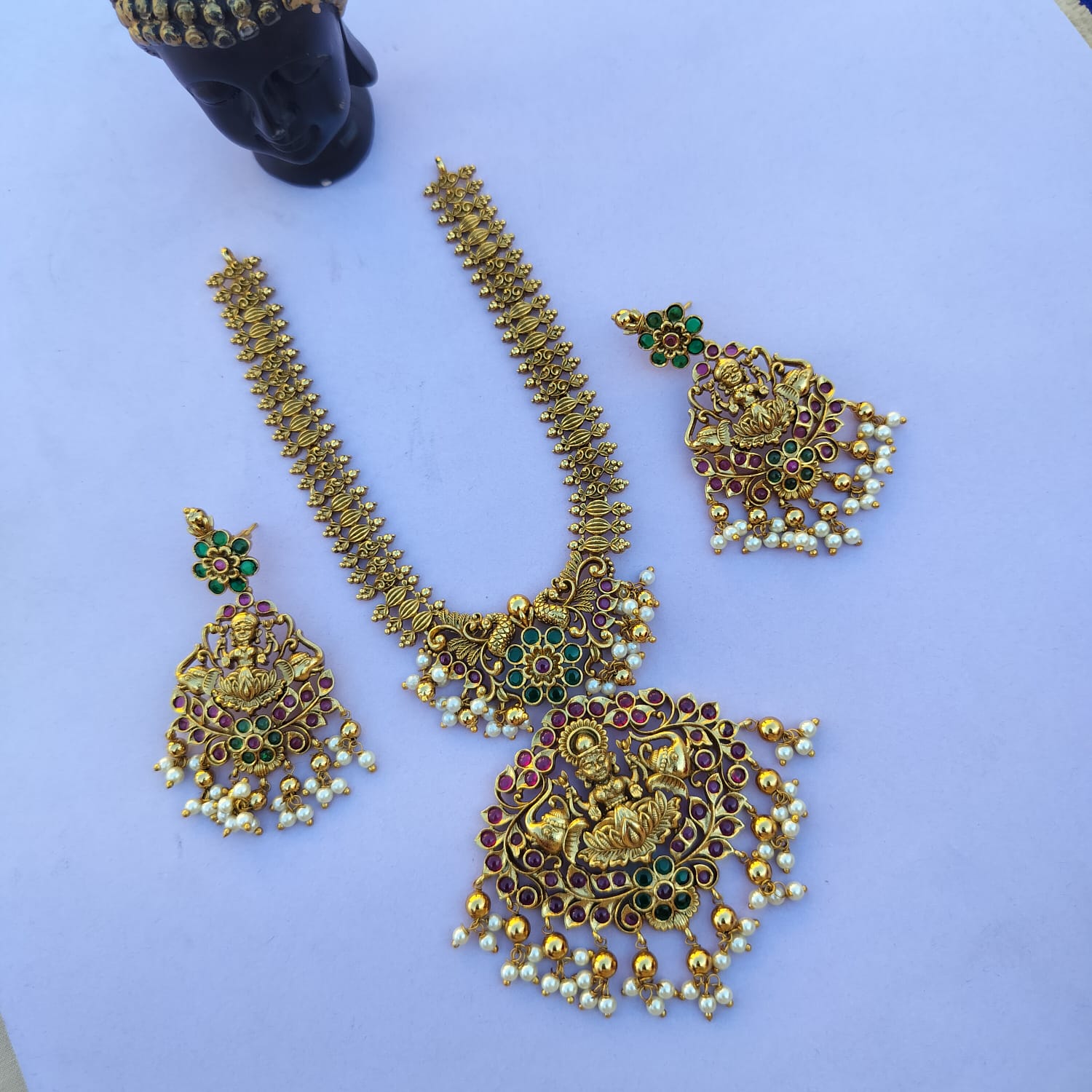 lakshmi necklae