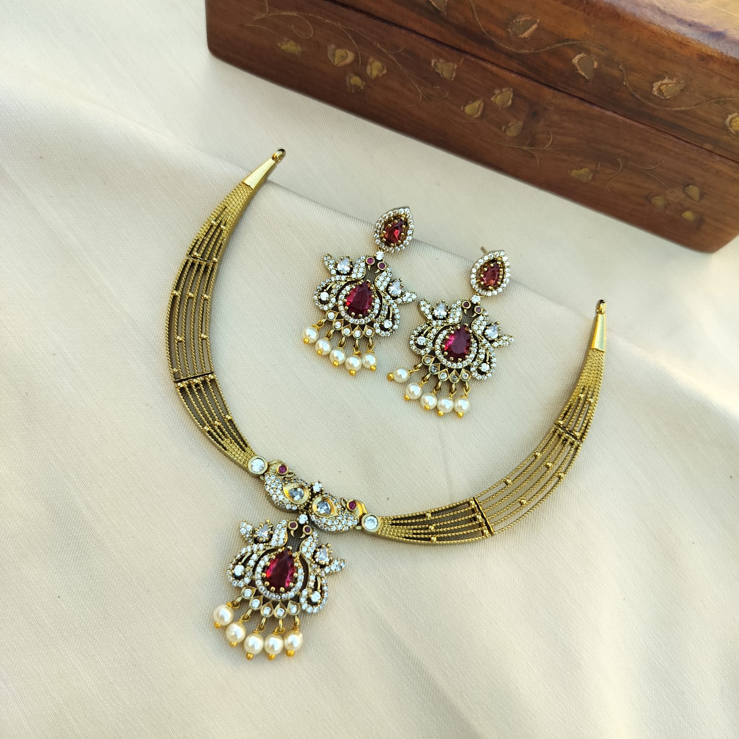 hasli necklace