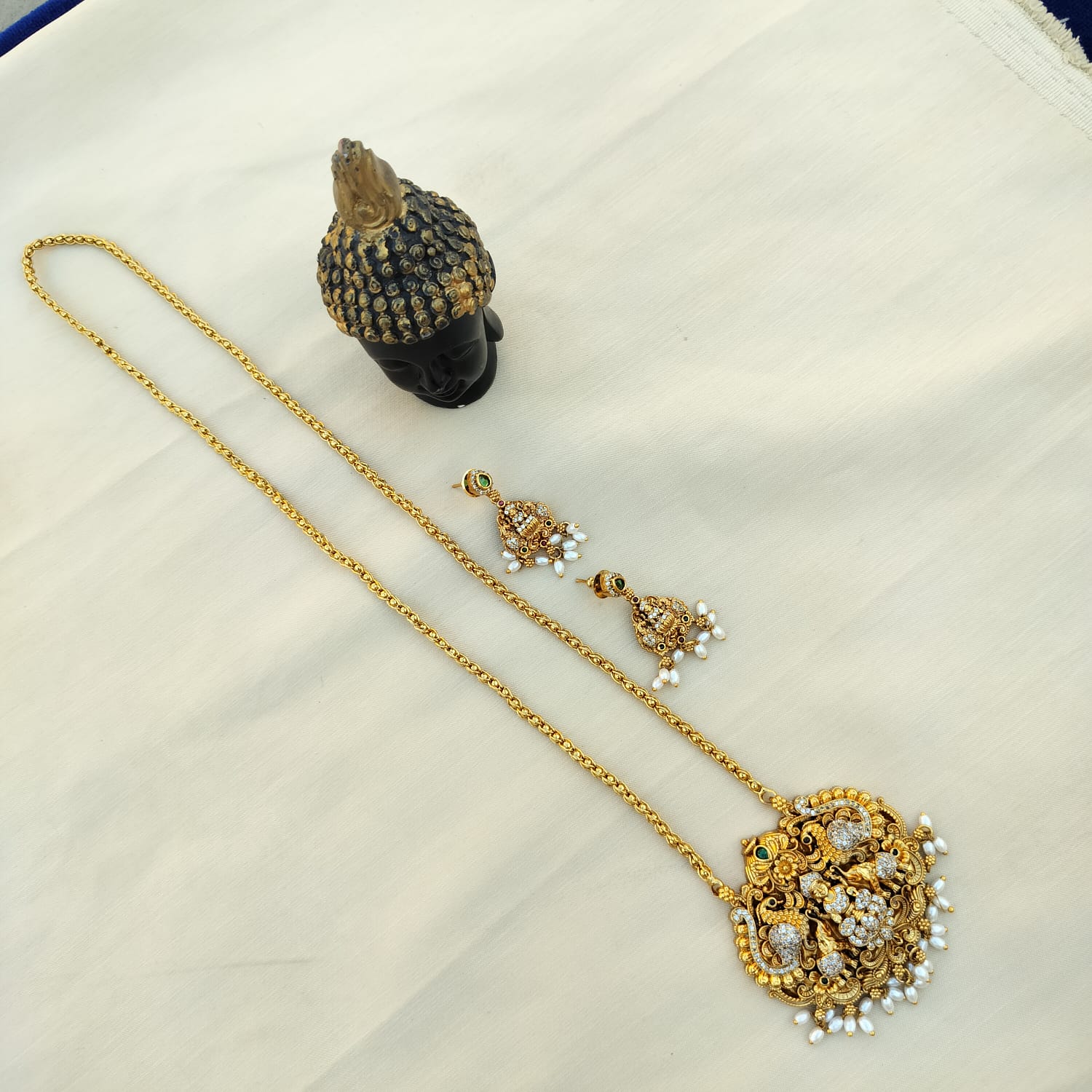Navilu Lakshmi - Dollar Chain