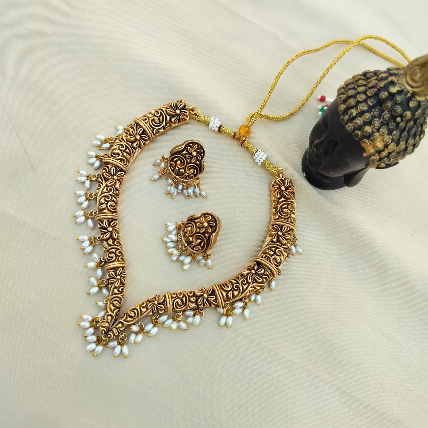 hasli neckset 