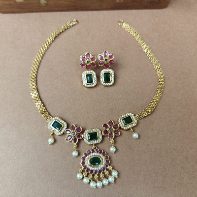 Nivi - Floral Necklace