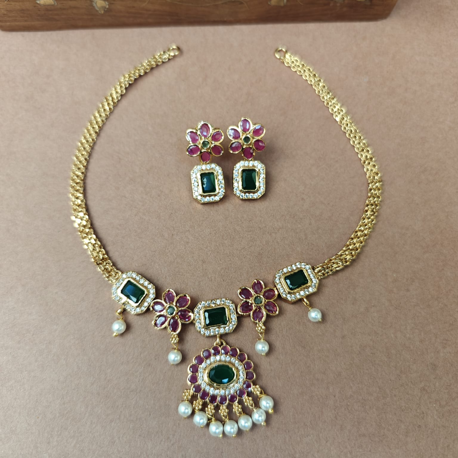 Nivi - Floral Necklace