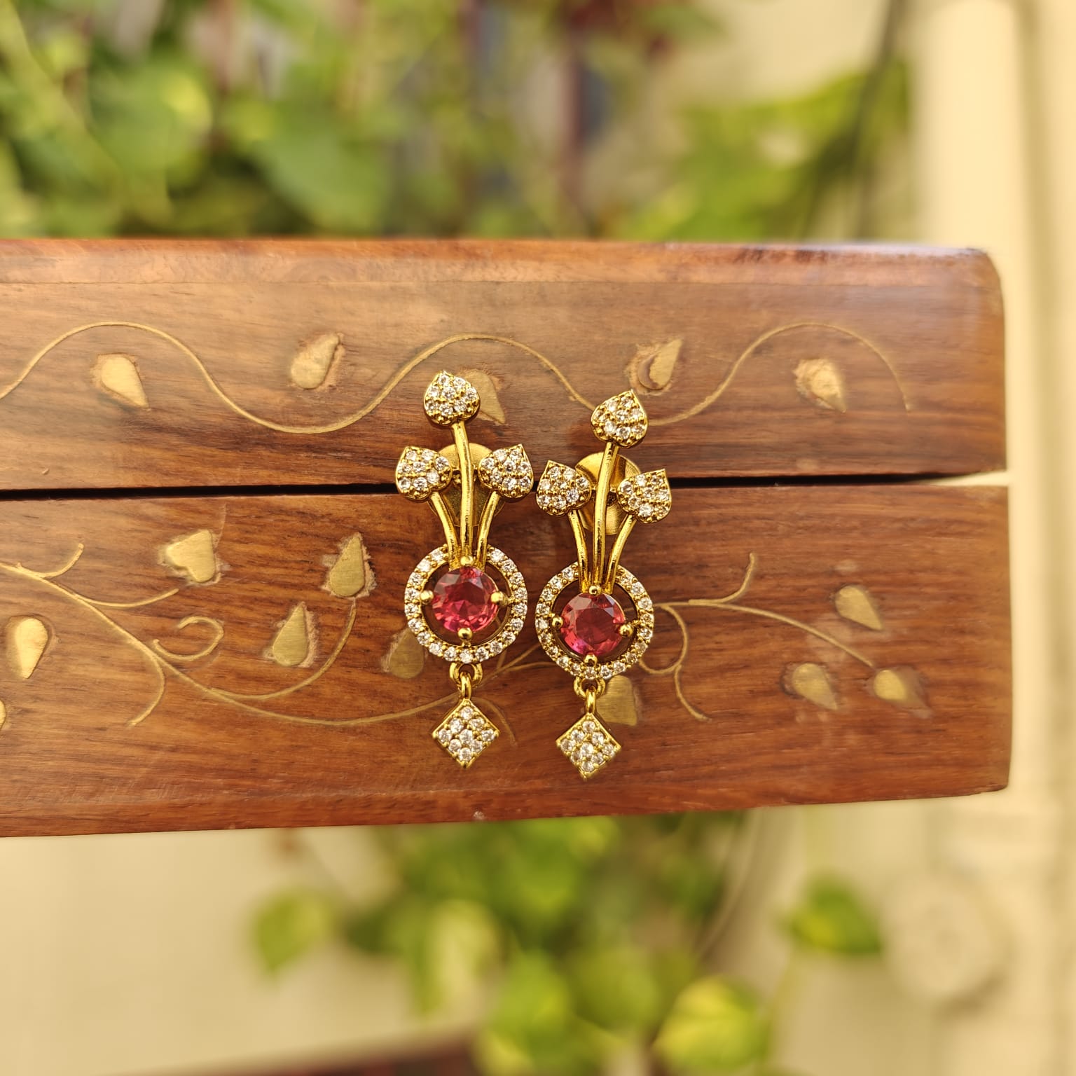 Swasti-Indo western Neckpiece