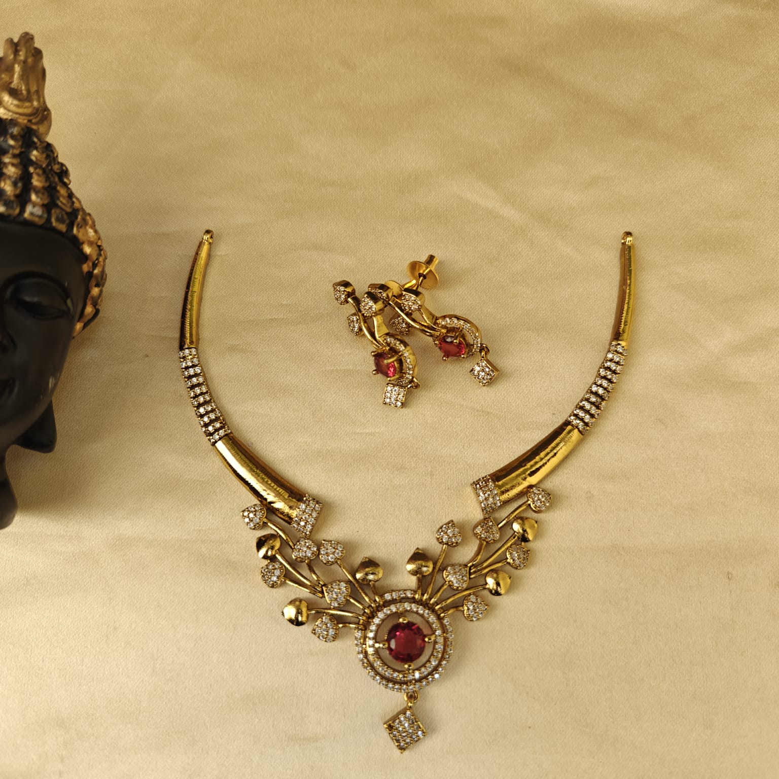 Swasti-Indo western Neckpiece