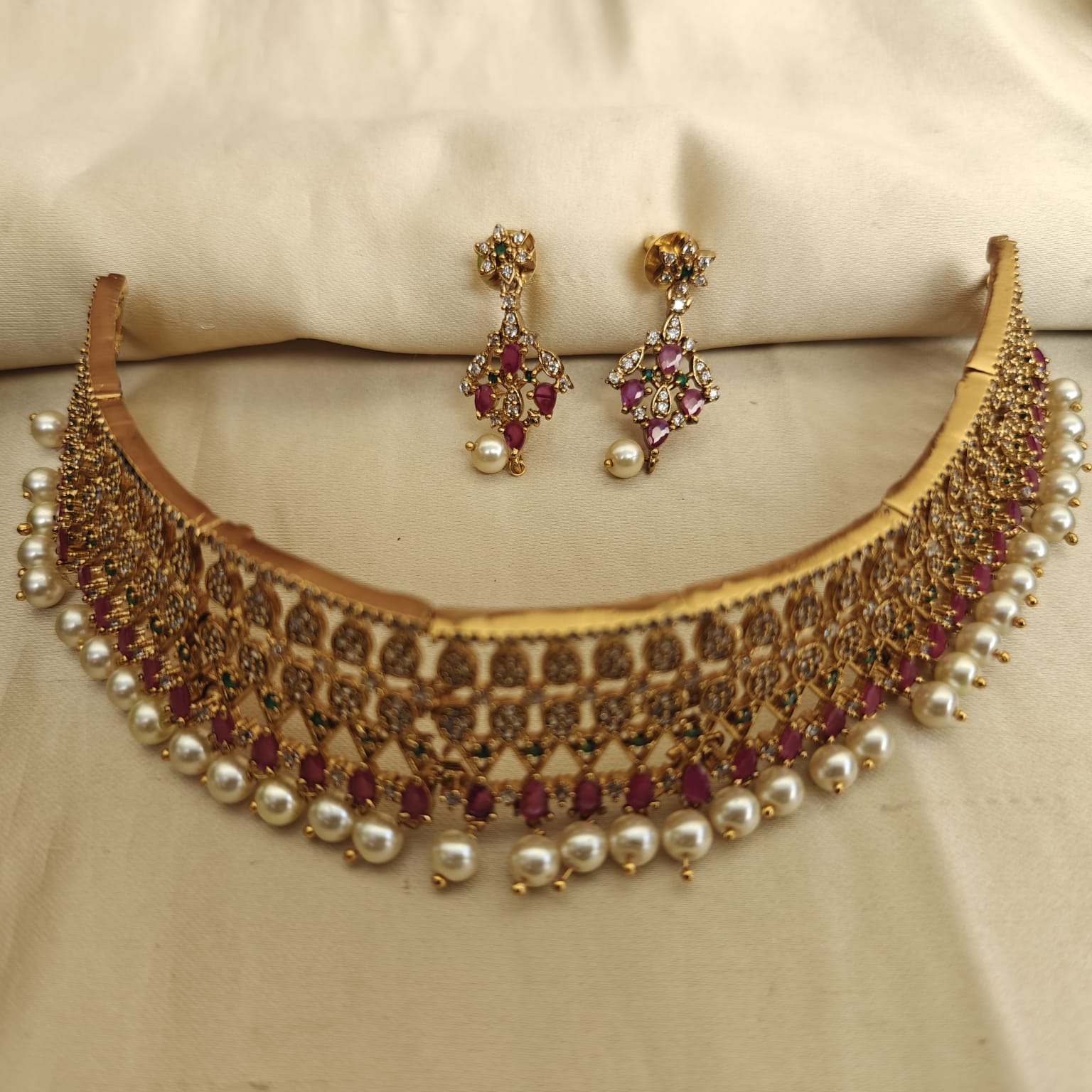 Maya-A D Chocker