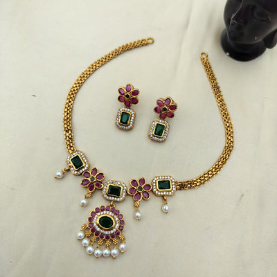 Nivi - Floral Necklace