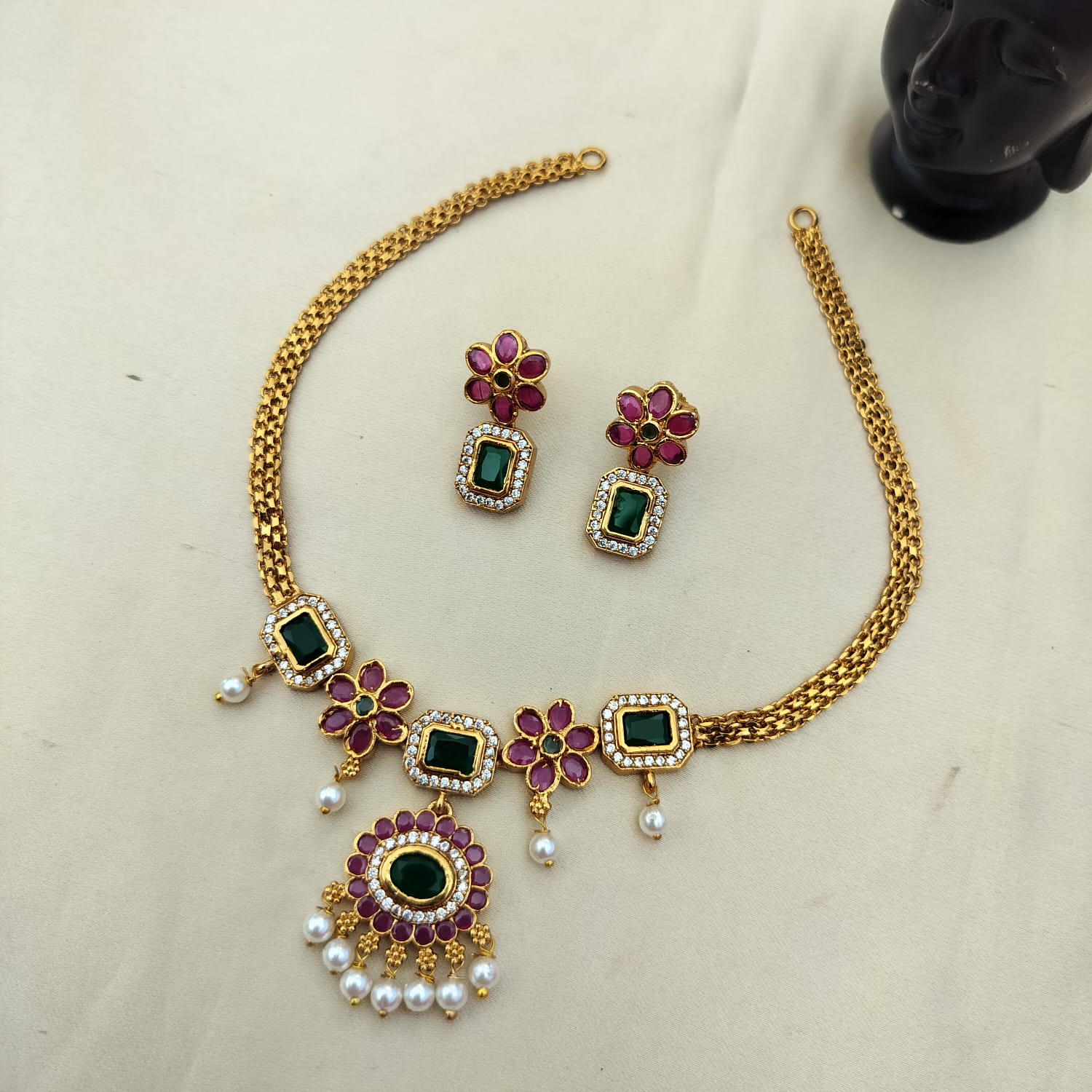 Nivi - Floral Necklace
