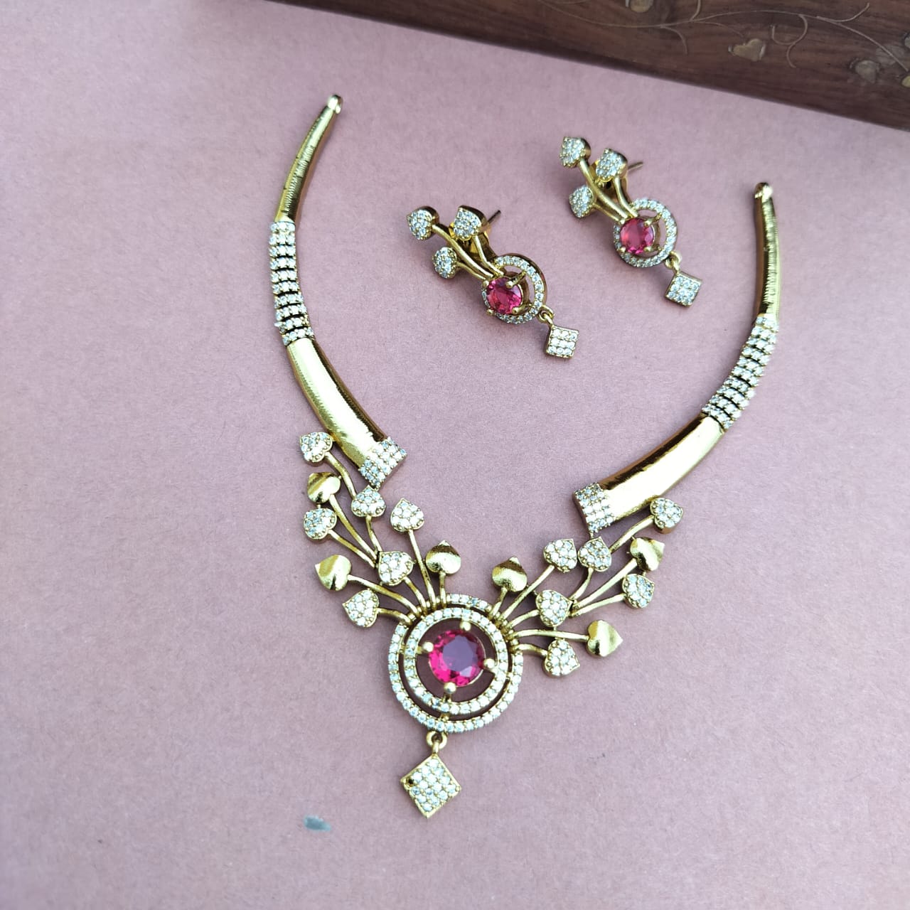 Swasti-Indo western Neckpiece