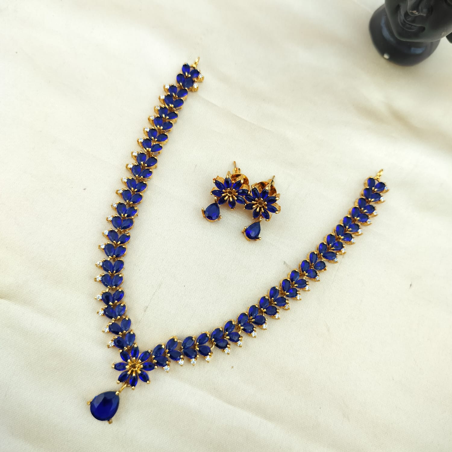Leaf - Ad Necklace