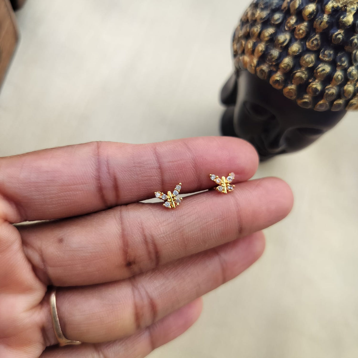 Bow-Baby stud